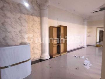 Disewakan Area Komersil di Metro Pondok Indah