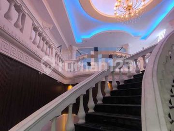 Disewakan Area Komersil di Metro Pondok Indah