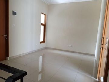 Rumah Favorit di Kota Bandung Mainroad Cisaranten Arcamanik Cocok utk Investasi dan Dihuni