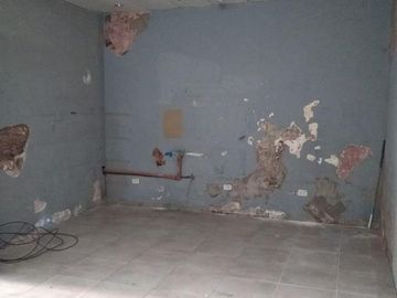 AMPLIO LOCAL y VIVIENDA DE 3 AMBIENTES COMODOS, CON PATIO y TERRAZA