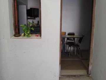 AMPLIO LOCAL y VIVIENDA DE 3 AMBIENTES COMODOS, CON PATIO y TERRAZA