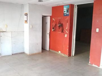 AMPLIO LOCAL y VIVIENDA DE 3 AMBIENTES COMODOS, CON PATIO y TERRAZA