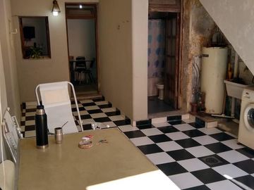 AMPLIO LOCAL y VIVIENDA DE 3 AMBIENTES COMODOS, CON PATIO y TERRAZA