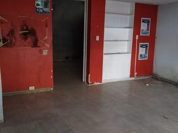 AMPLIO LOCAL y VIVIENDA DE 3 AMBIENTES COMODOS, CON PATIO y TERRAZA