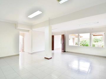 RUMAH SEWA-JUAL (HITUNG Tanah) PALIN MURAH DI JL.HOS COKROAMINOTO MENTENG JAKARTA PUSAT