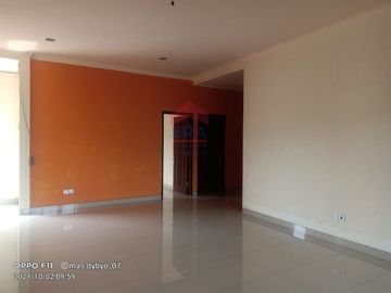 Rumah besar 2 lantai tidak jauh dr jl Jakarta,tanjung sari, Antapani