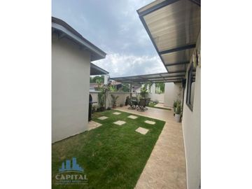 SE VENDE CASA EN SUMMER HILL, COSTA VERDE