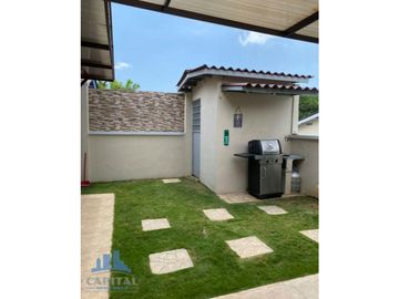 SE VENDE CASA EN SUMMER HILL, COSTA VERDE