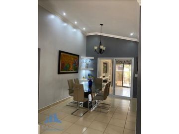 SE VENDE CASA EN SUMMER HILL, COSTA VERDE