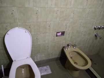CASA DE 4 AMBIENTES EN LOTE DE 10X40 EN VENTA - VILLA TESEI