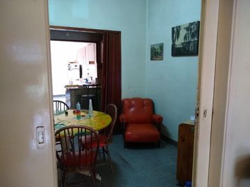 CASA DE 4 AMBIENTES EN LOTE DE 10X40 EN VENTA - VILLA TESEI
