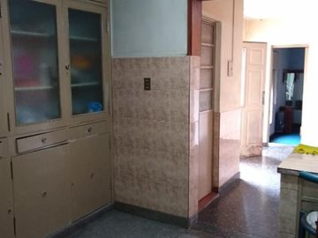 CASA DE 4 AMBIENTES EN LOTE DE 10X40 EN VENTA - VILLA TESEI