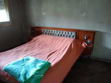 CASA DE 4 AMBIENTES EN LOTE DE 10X40 EN VENTA - VILLA TESEI