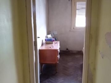 CASA DE 4 AMBIENTES EN LOTE DE 10X40 EN VENTA - VILLA TESEI