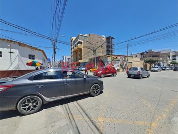 📍 ¡Oportunidad única para invertir en Chiclayo! Local comercial en venta en Torres Paz 175, a media cuadra de Av. Luis Gonzales.
🏗️ Área de terreno: