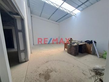 📍 ¡Oportunidad única para invertir en Chiclayo! Local comercial en venta en Torres Paz 175, a media cuadra de Av. Luis Gonzales.
🏗️ Área de terreno: