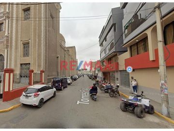 📍 ¡Oportunidad única para invertir en Chiclayo! Local comercial en venta en Torres Paz 175, a media cuadra de Av. Luis Gonzales.
🏗️ Área de terreno: