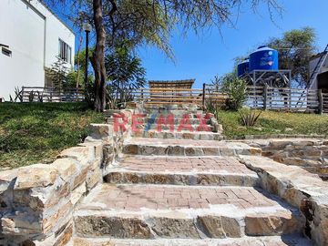 🌿✨ Descubre el encanto rústico y la tranquilidad de vivir en una hermosa casa de campo en Piura. ✨🌿

🏡 Esta encantadora residencia de dos pisos ofre