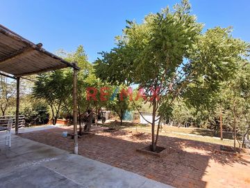 🌿✨ Descubre el encanto rústico y la tranquilidad de vivir en una hermosa casa de campo en Piura. ✨🌿

🏡 Esta encantadora residencia de dos pisos ofre