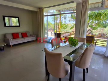 🌿✨ Descubre el encanto rústico y la tranquilidad de vivir en una hermosa casa de campo en Piura. ✨🌿

🏡 Esta encantadora residencia de dos pisos ofre
