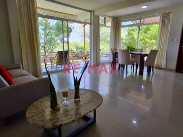 🌿✨ Descubre el encanto rústico y la tranquilidad de vivir en una hermosa casa de campo en Piura. ✨🌿

🏡 Esta encantadora residencia de dos pisos ofre