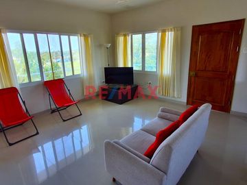 🌿✨ Descubre el encanto rústico y la tranquilidad de vivir en una hermosa casa de campo en Piura. ✨🌿

🏡 Esta encantadora residencia de dos pisos ofre