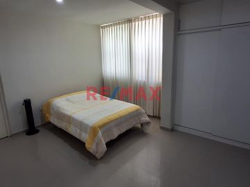 🌿✨ Descubre el encanto rústico y la tranquilidad de vivir en una hermosa casa de campo en Piura. ✨🌿

🏡 Esta encantadora residencia de dos pisos ofre