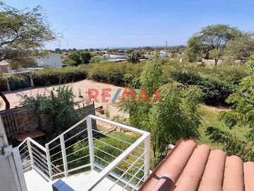 🌿✨ Descubre el encanto rústico y la tranquilidad de vivir en una hermosa casa de campo en Piura. ✨🌿

🏡 Esta encantadora residencia de dos pisos ofre