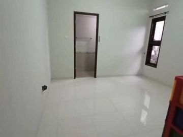 DISEWAKAN RUMAH SIAP HUNI KAMAR 4 PBI ARAYA KOTA MALANG