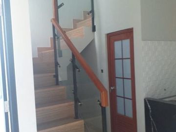 Rumah 2 lantai dengan smart door lock,lokasi strategis dengan CCTV per unit