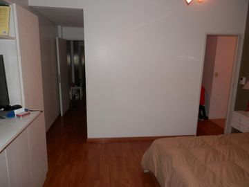 Casa de 5 ambientes con patio y terraza.