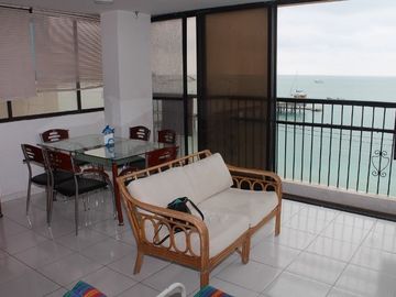 HERMOSO Y ACOGEDOR DEPARTAMENTO UBICADO EN MODERNO CONDOMINIO FRENTE AL MAR