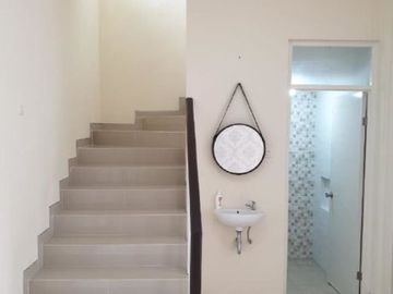 Rumah Sukolilo Dian Regency tahap 2 FURNISHED GRESS Hadap Utara, Strategis