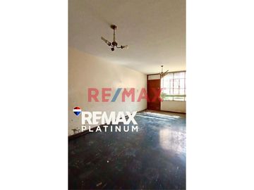 🏡 ¡Remodela a tu gusto! 
Casa en el corazón de Chiclayo – ¡Ubicación inmejorable! 🔑

¿Buscas una propiedad con excelente ubicación y potencial?
Es