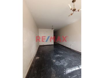 🏡 ¡Remodela a tu gusto! 
Casa en el corazón de Chiclayo – ¡Ubicación inmejorable! 🔑

¿Buscas una propiedad con excelente ubicación y potencial?
Es