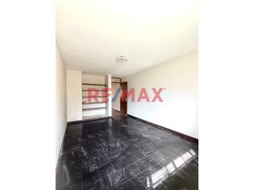 🏡 ¡Remodela a tu gusto! 
Casa en el corazón de Chiclayo – ¡Ubicación inmejorable! 🔑

¿Buscas una propiedad con excelente ubicación y potencial?
Es