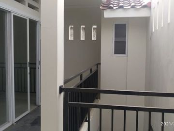RUMAH 2 LANTAI DI BEKASI DEKAT PINTU TOL JATIWARNA