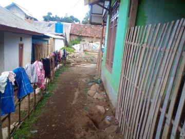 43 Tumbak Tanah, Rumah dan Kandang Sapi, Tugumukti Dekat SPN, Cisarua, Bandung Barat
