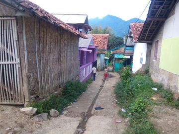 43 Tumbak Tanah, Rumah dan Kandang Sapi, Tugumukti Dekat SPN, Cisarua, Bandung Barat