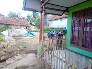 43 Tumbak Tanah, Rumah dan Kandang Sapi, Tugumukti Dekat SPN, Cisarua, Bandung Barat