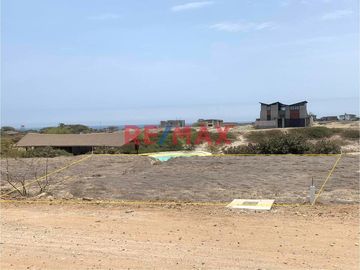 🌴🏖️ ¡Oportunidad única para construir la casa de playa de tus sueños! 🏖️🌴

📍 Ubicación privilegiada:
1era Etapa,  Condominio Las Lomas de Vichayito