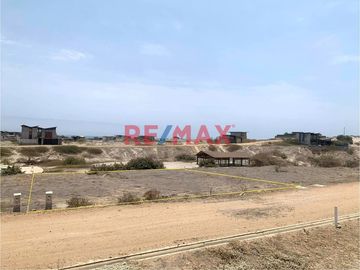 🌴🏖️ ¡Oportunidad única para construir la casa de playa de tus sueños! 🏖️🌴

📍 Ubicación privilegiada:
1era Etapa,  Condominio Las Lomas de Vichayito