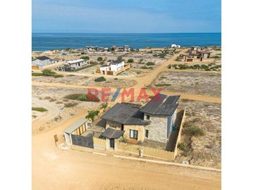 🌴🏖️ ¡Oportunidad única para construir la casa de playa de tus sueños! 🏖️🌴

📍 Ubicación privilegiada:
1era Etapa,  Condominio Las Lomas de Vichayito