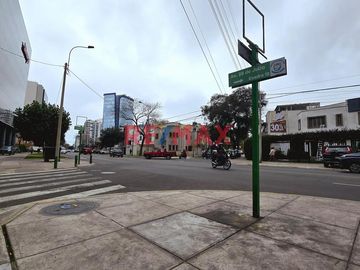 El balance perfecto entre comodidad y estilo. Este exclusivo edificio de sólo 17 departamentos en el límite de Barranco y Miraflores combina diseño ur