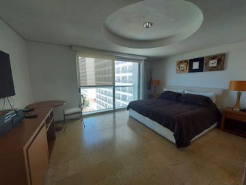 Departamento sobre Playa y sobre Av. Costera