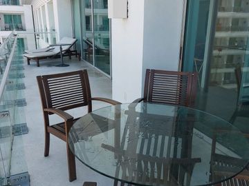Departamento sobre Playa y sobre Av. Costera
