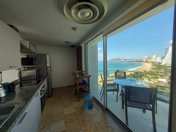 Departamento sobre Playa y sobre Av. Costera