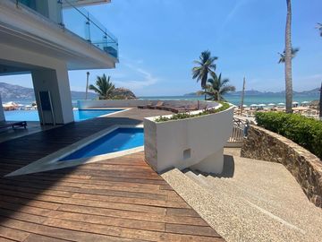 Departamento sobre Playa y sobre Av. Costera