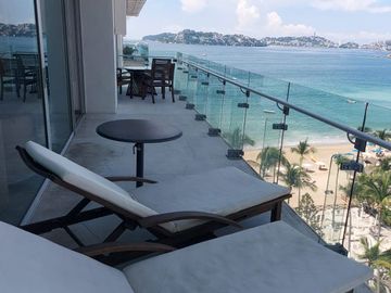 Departamento sobre Playa y sobre Av. Costera