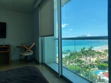 Departamento sobre Playa y sobre Av. Costera